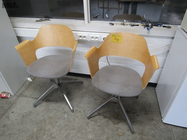 Lot 740 - bureaustoel. 2 stuks - afbeelding 1 van  3