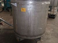 Lot 740 - mobiele container met inhoud - afbeelding 1 van  3