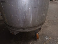 Lot 740 - mobiele container met inhoud - afbeelding 3 van  3