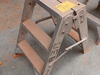 Lot 741 - aluminium trapje - afbeelding 2 van  2