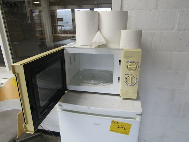 Lot 741 - microgolfoven bodin - afbeelding 2 van  4