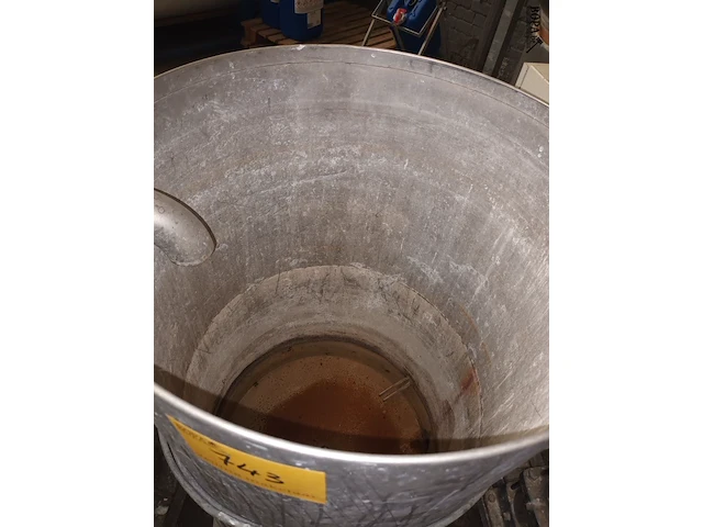 Lot 743 - ronde container op wielen - afbeelding 3 van  3