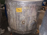 Lot 744 - ronde container op wielen - afbeelding 1 van  3