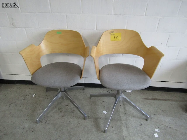 Lot 745 - bureaustoel. 2 stuks - afbeelding 1 van  3