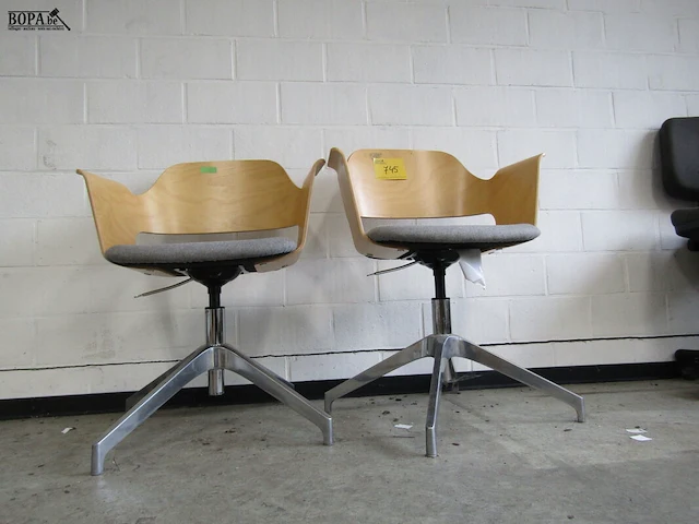 Lot 745 - bureaustoel. 2 stuks - afbeelding 2 van  3