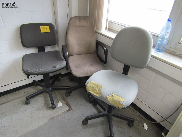 Lot 746 - bureaustoel op wielen. 3 stuks - afbeelding 1 van  2