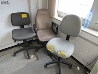 Lot 746 - bureaustoel op wielen. 3 stuks - afbeelding 1 van  2