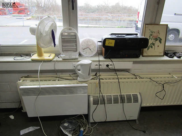 Lot 747 - elektro en kabels - afbeelding 1 van  6