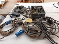 Lot 747 - verlengkabels. 5 stuks - afbeelding 1 van  3