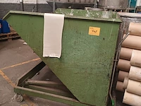 Lot 748 - kipcontainer - afbeelding 1 van  3