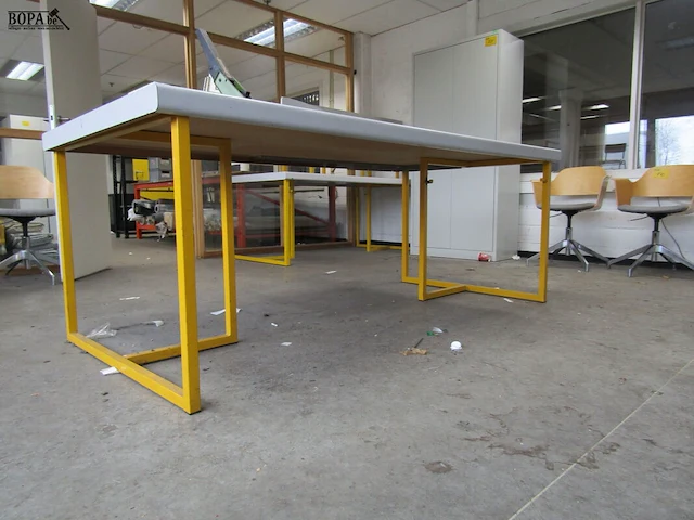 Lot 748 - werktafel - afbeelding 2 van  4