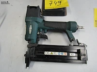 Lot 749 - nietjesmachine en nagelschieter - afbeelding 3 van  5
