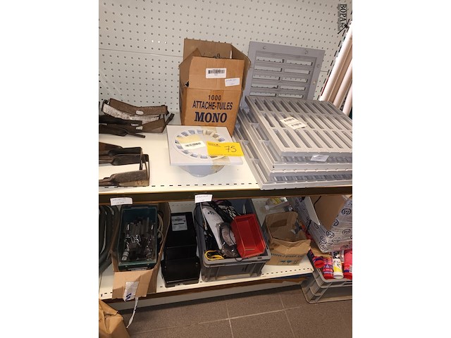 Lot 75 - diversen. inhoud rek - afbeelding 1 van  5