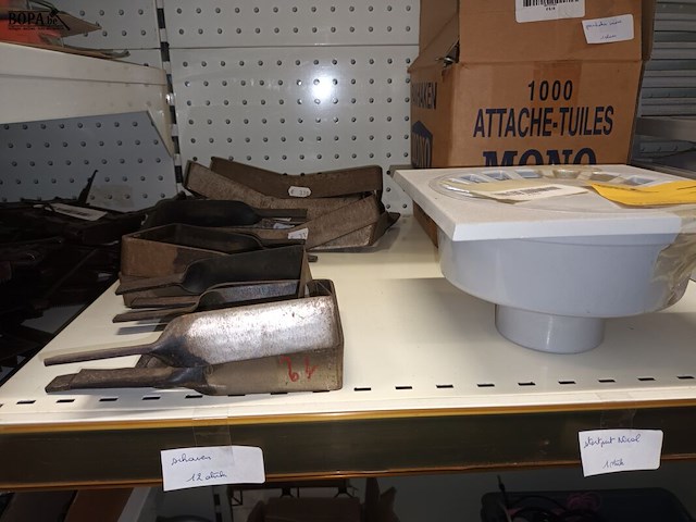 Lot 75 - diversen. inhoud rek - afbeelding 2 van  5