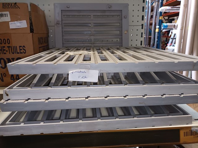 Lot 75 - diversen. inhoud rek - afbeelding 3 van  5