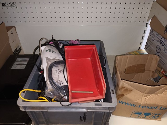 Lot 75 - diversen. inhoud rek - afbeelding 4 van  5