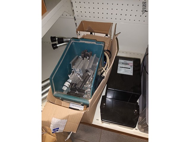 Lot 75 - diversen. inhoud rek - afbeelding 5 van  5