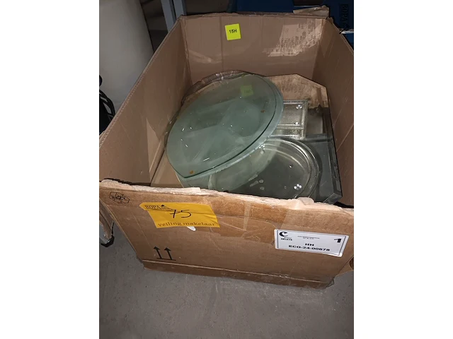 Lot 75 - glazen schalen en spiegels - afbeelding 1 van  3