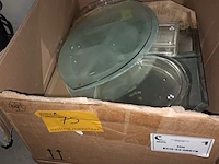 Lot 75 - glazen schalen en spiegels - afbeelding 1 van  3