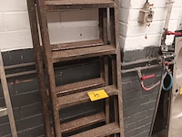 Lot 75 - metalen putladder. 2 stuks - afbeelding 1 van  4