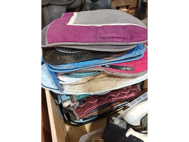 Lot 75 - paardenmateriaal - afbeelding 2 van  4