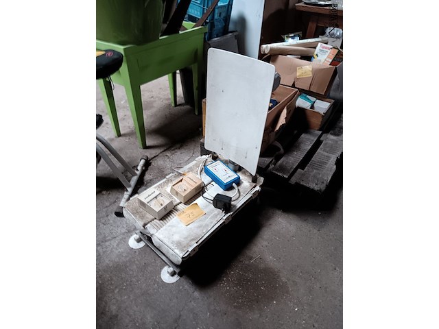 Lot 75 - personenliftje - afbeelding 1 van  3