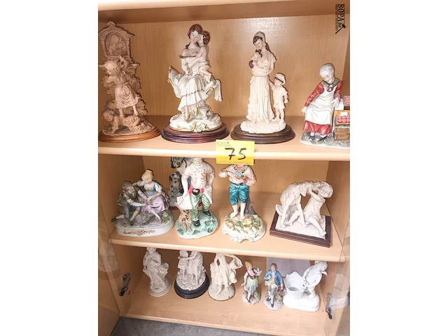 Lot 75 - porseleinen beeldjes. 15 stuks - afbeelding 1 van  5