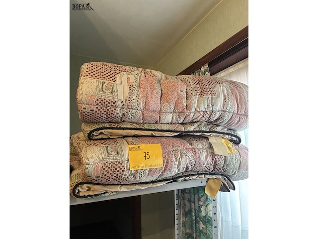 Lot 75 - slaapzakken, 2 stuks dacron hollofil - afbeelding 1 van  3