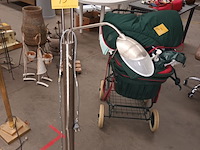 Lot 75 - staande lamp - afbeelding 1 van  1