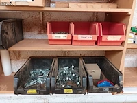 Lot 750 - werkmateriaal en sorteerbakjes - afbeelding 2 van  6