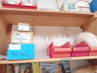 Lot 750 - werkmateriaal en sorteerbakjes - afbeelding 5 van  6