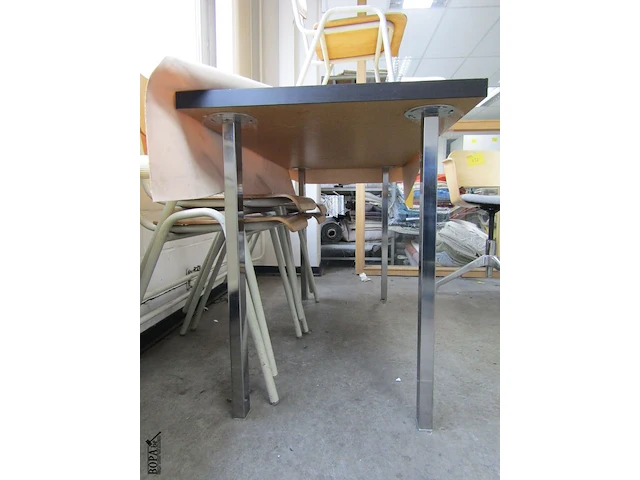 Lot 751 - keukentafel en schoolstoelen - afbeelding 3 van  4