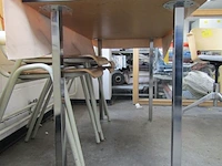 Lot 751 - keukentafel en schoolstoelen - afbeelding 3 van  4