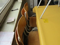 Lot 751 - keukentafel en schoolstoelen - afbeelding 4 van  4