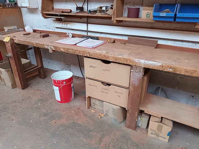Lot 752 - houten werkbank - afbeelding 2 van  2