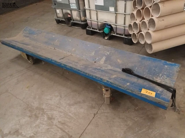 Lot 753 - lage kar voor rollen - afbeelding 1 van  3