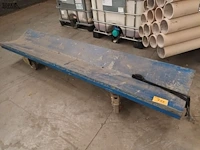Lot 753 - lage kar voor rollen - afbeelding 1 van  3