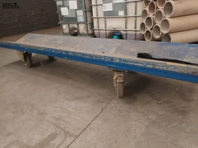 Lot 753 - lage kar voor rollen - afbeelding 3 van  3