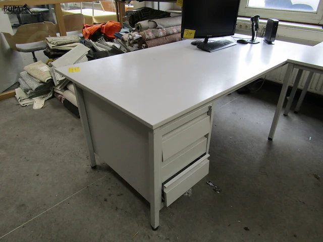 Lot 754 - bureau - afbeelding 1 van  4