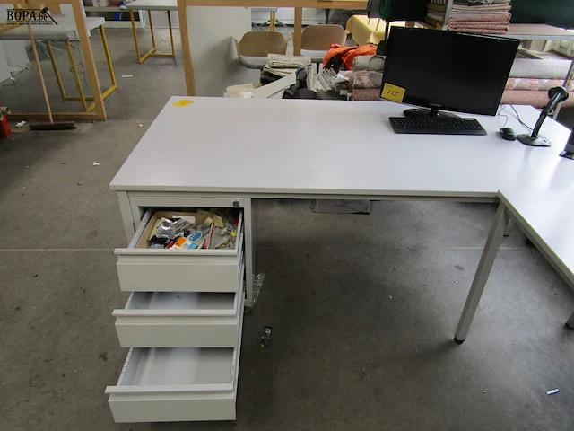 Lot 754 - bureau - afbeelding 2 van  4