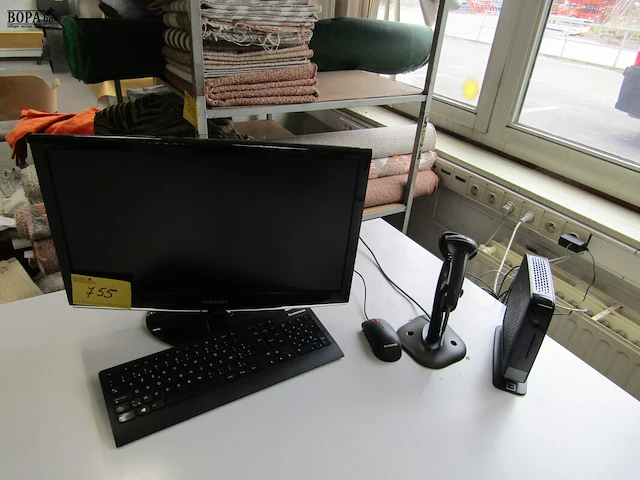 Lot 755 - pc igel met toebehoren - afbeelding 1 van  7