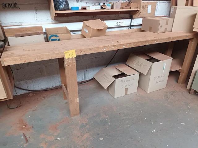 Lot 756 - houten werkbank - afbeelding 1 van  3