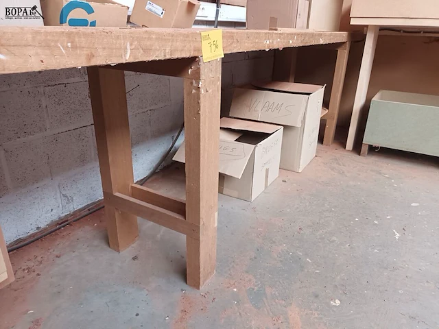 Lot 756 - houten werkbank - afbeelding 3 van  3