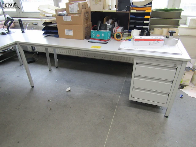 Lot 757 - bureau - afbeelding 1 van  5