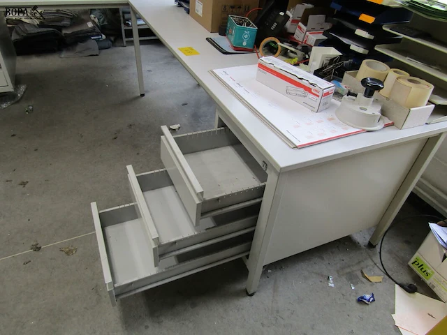 Lot 757 - bureau - afbeelding 2 van  5