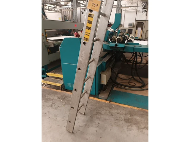 Lot 758 - aluminium ladder - afbeelding 3 van  3