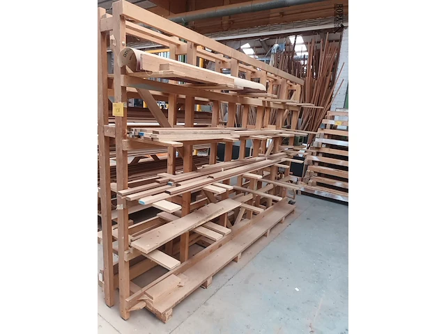 Lot 758 - houten rek - afbeelding 3 van  3