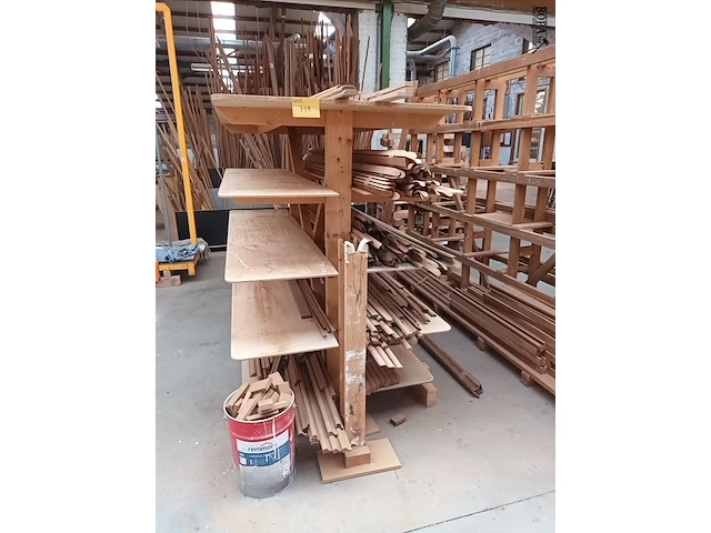 Lot 759 - houten rek - afbeelding 1 van  3