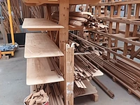 Lot 759 - houten rek - afbeelding 1 van  3