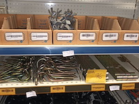 Lot 76 - diversen voor landbouw. inhoud rek - afbeelding 1 van  12